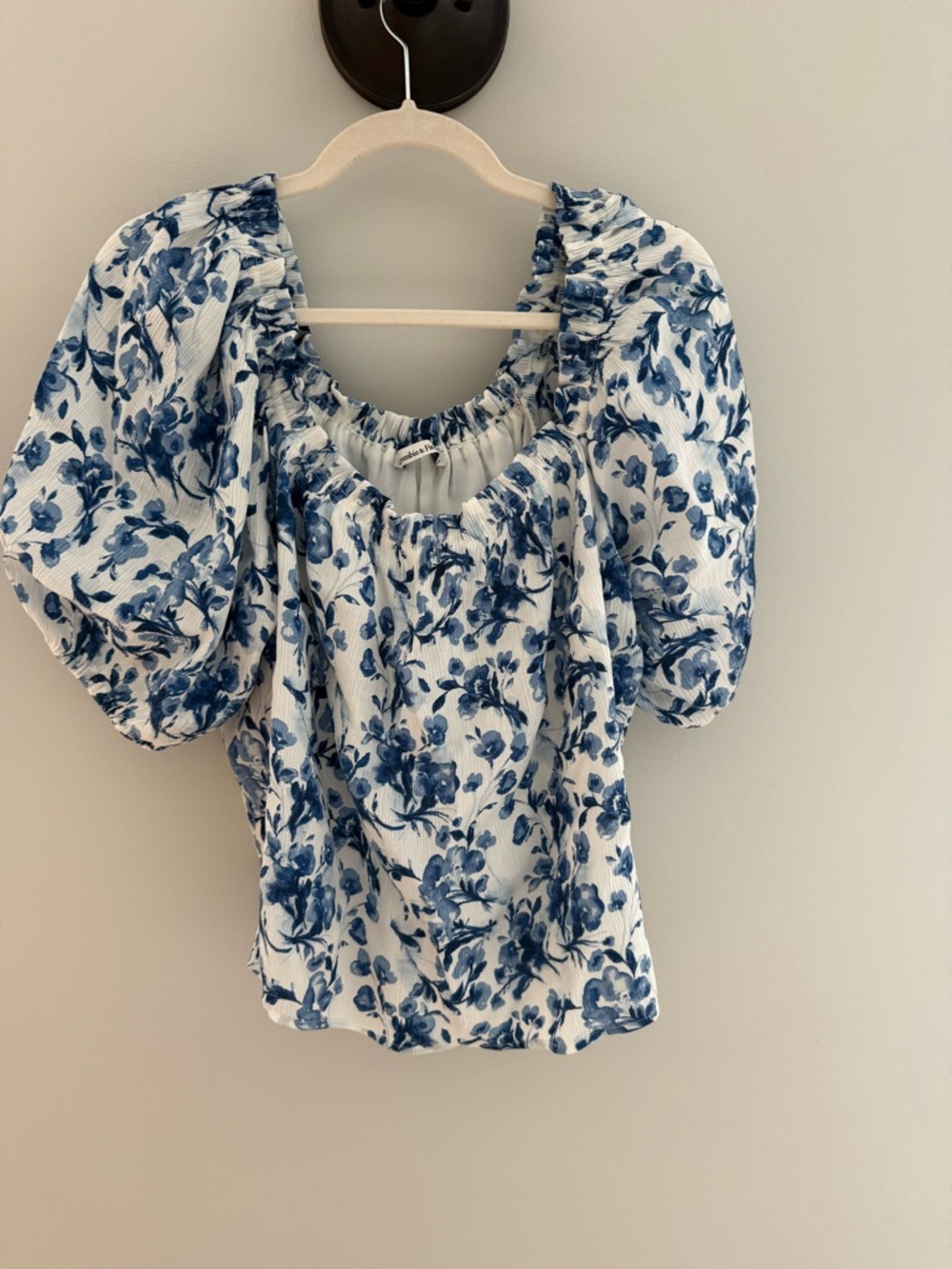 Abercrombie Blue Floral off the shoulder or  Puff-Sleeve Women’s Top